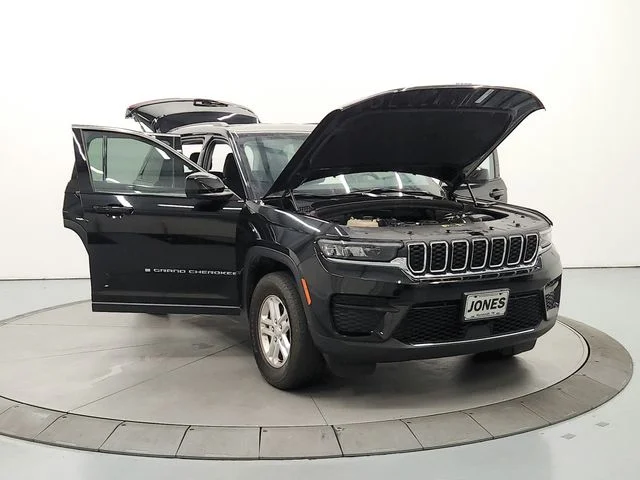 Used 2024 Black Jeep Laredo image 11
