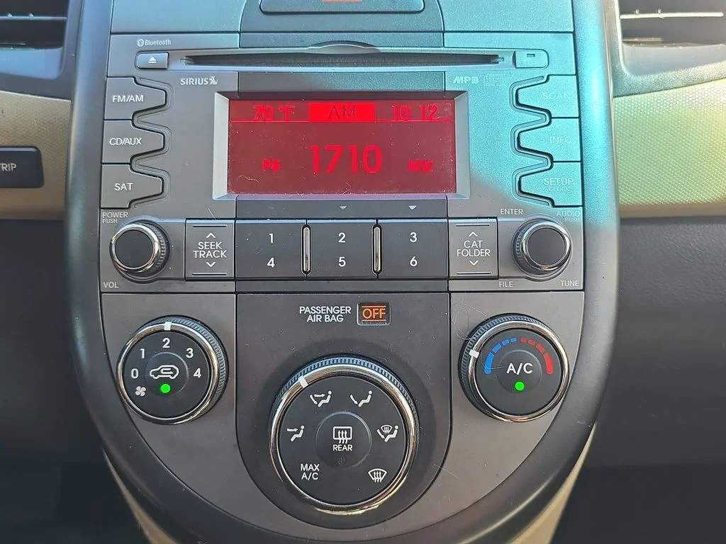 Used 2011 Green Kia Exclaim image 14