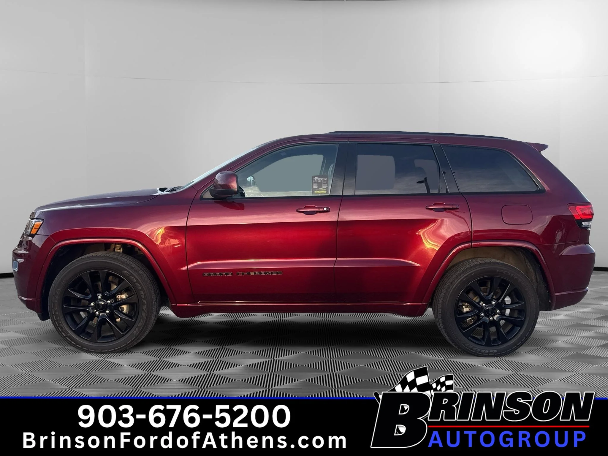 Certified Used 2019 Velvet Red Pearlcoat Jeep Altitude image 8