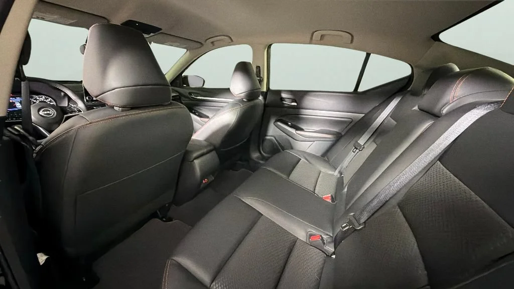 Used 2024 Black Nissan SR FWD image 28