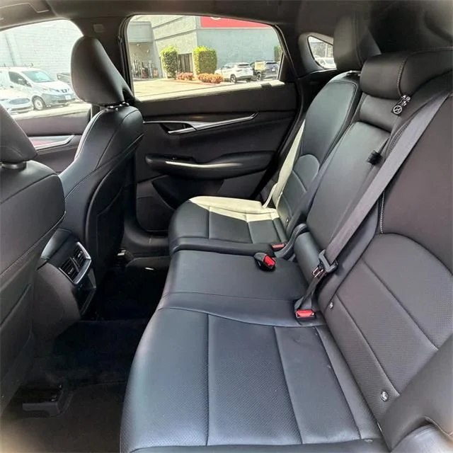 Used 2025 White INFINITI LUXE image 35
