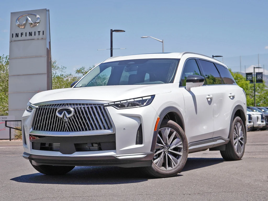 Certified Used 2026 Radiant White INFINITI LUXE image 1