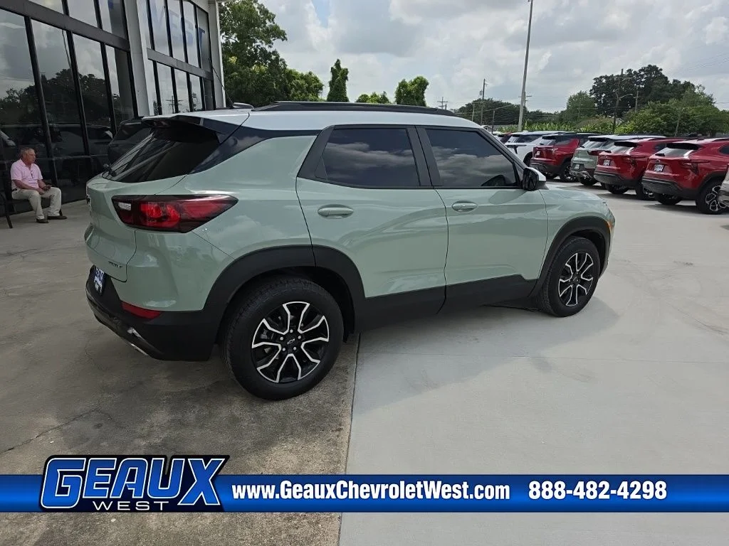 Used 2025 Green Chevrolet ACTIV image 13