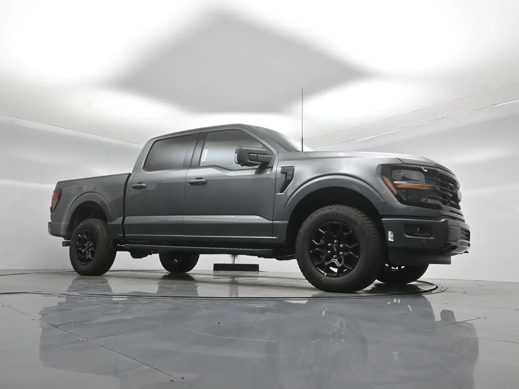 New 2026 Carbonized Gray Metallic Ford XLT image 3