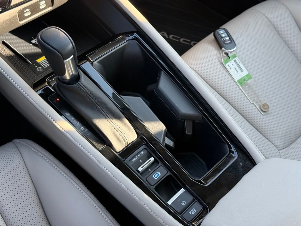 Used 2024  Honda Touring image 31