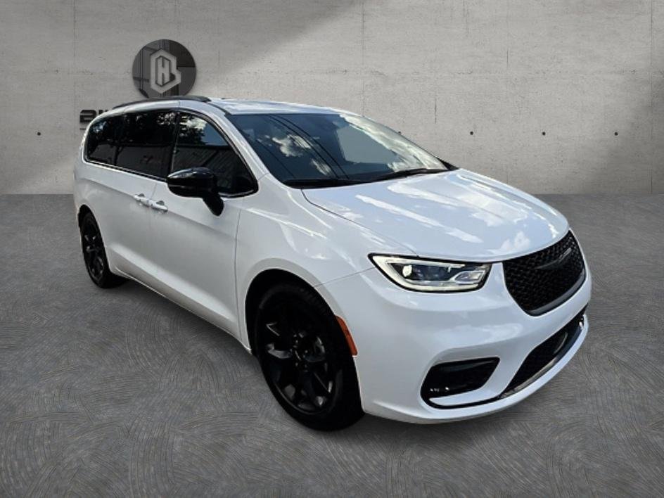 Used 2024 White Chrysler Limited image 3