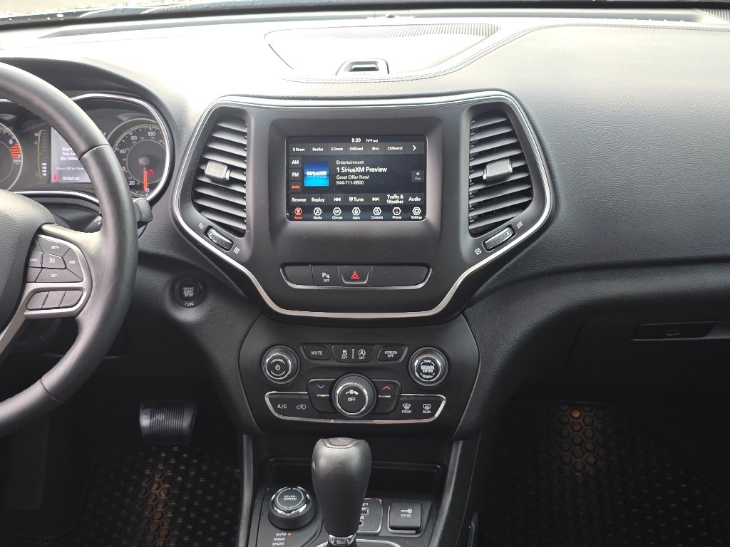 Used 2019 Diamond Black Crystal Pearl Coat Jeep Latitude Plus image 3
