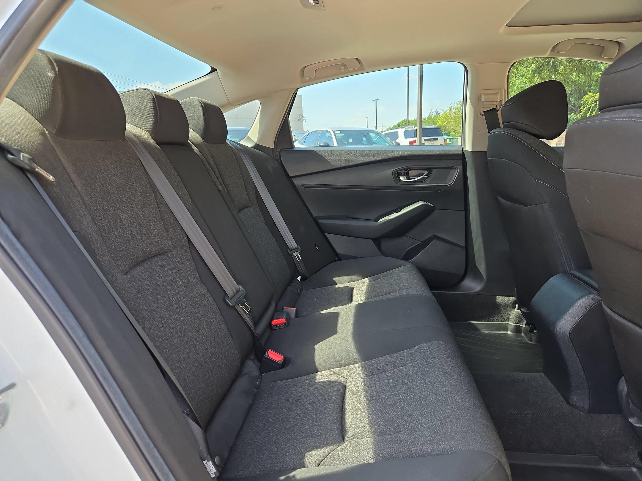 Used 2024 Platinum White Pearl Honda EX image 24