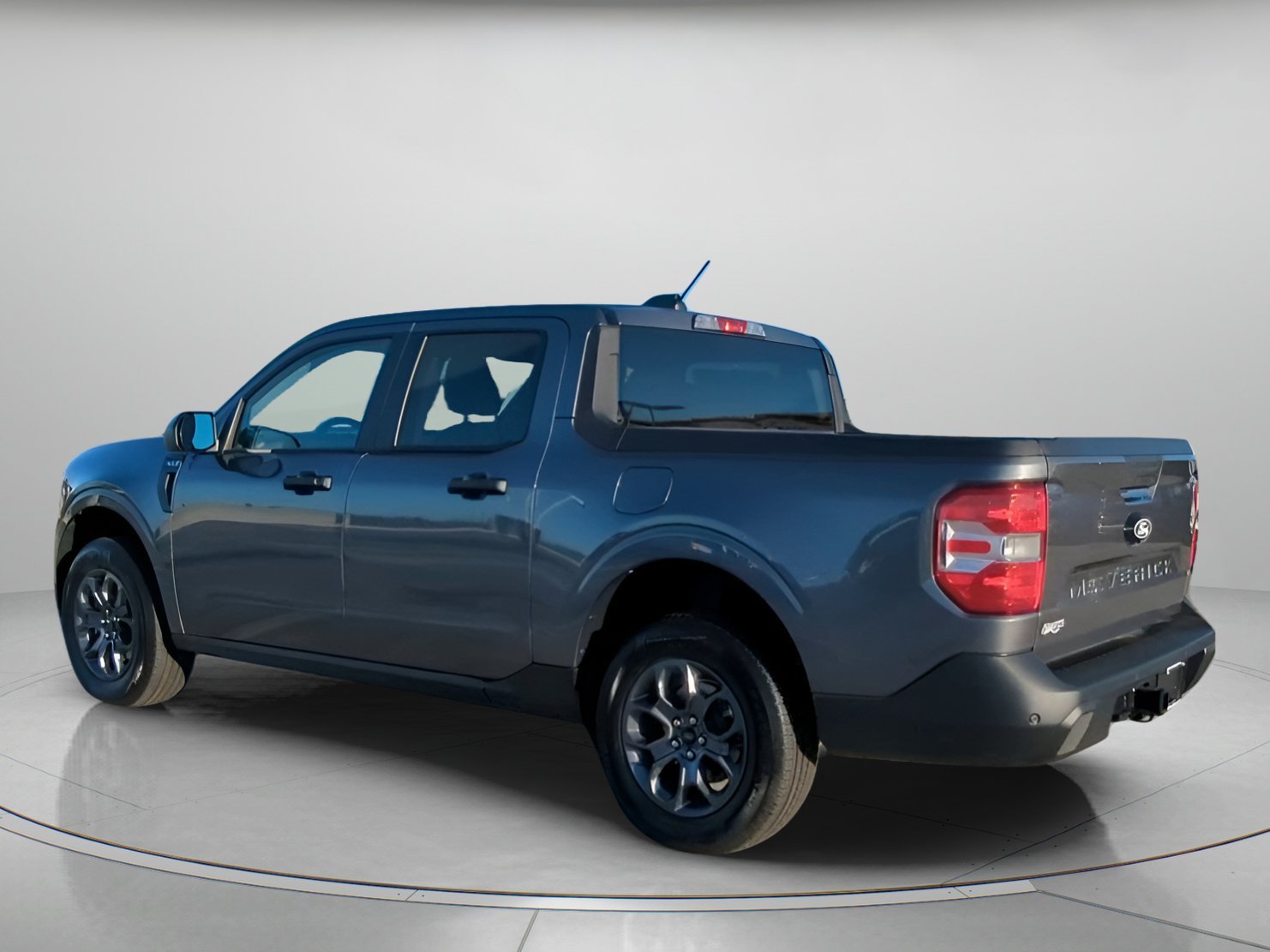 New 2026 Carbonized Gray Metallic Ford XLT image 17