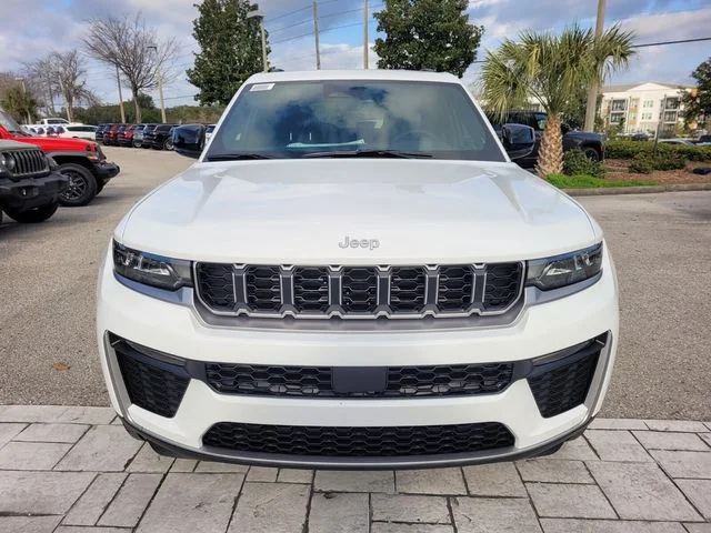New 2026 Bright White Clear-Coat Exterior Paint Jeep Limited image 20