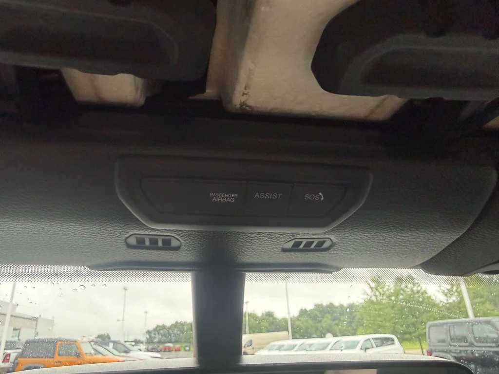 Used 2020 Green Jeep Overland image 32