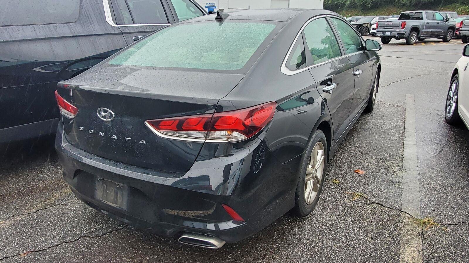 Used 2019 Phantom Black Hyundai SEL image 9