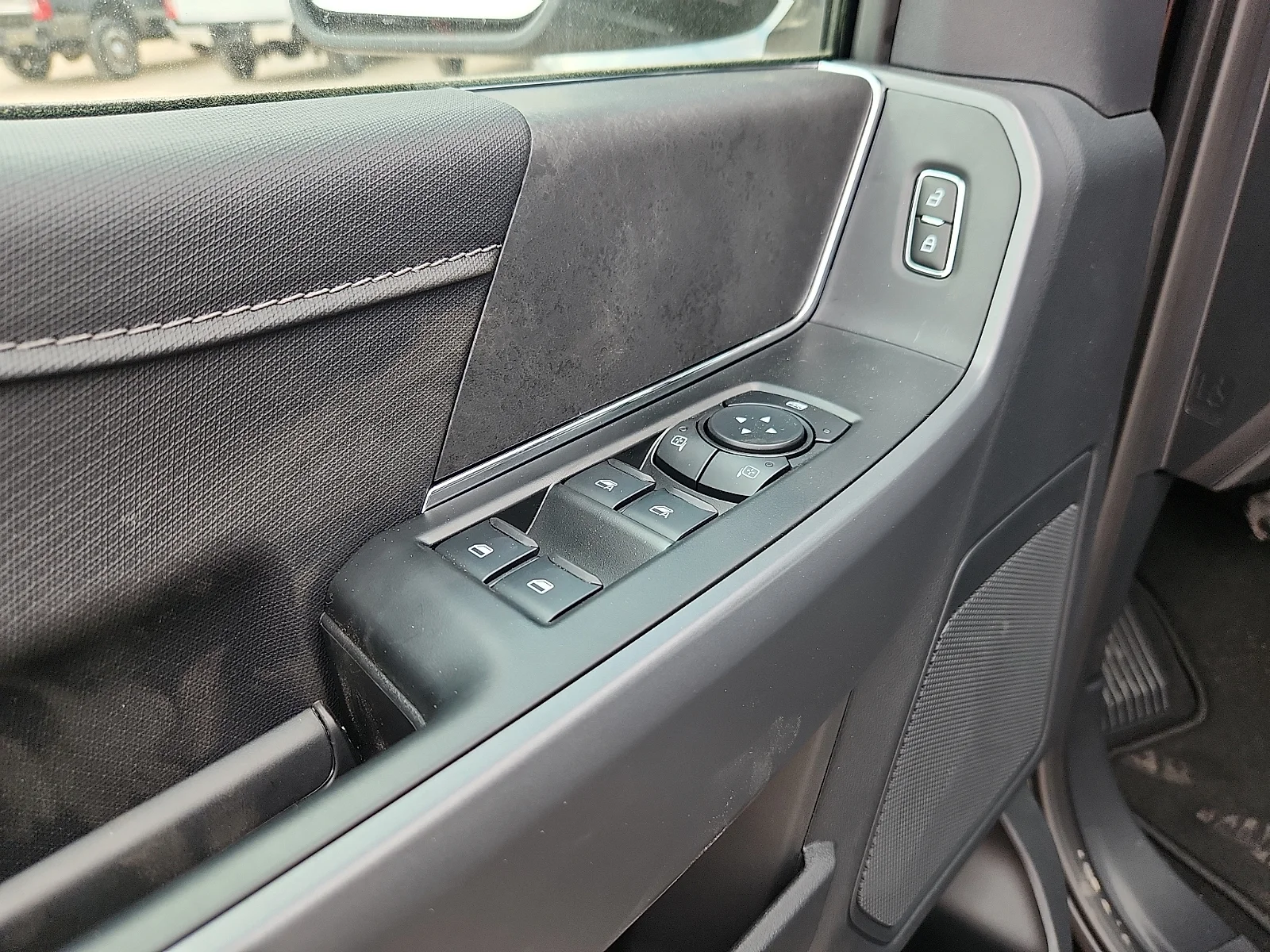 New 2026 Agate Black Metallic Ford XLT image 15