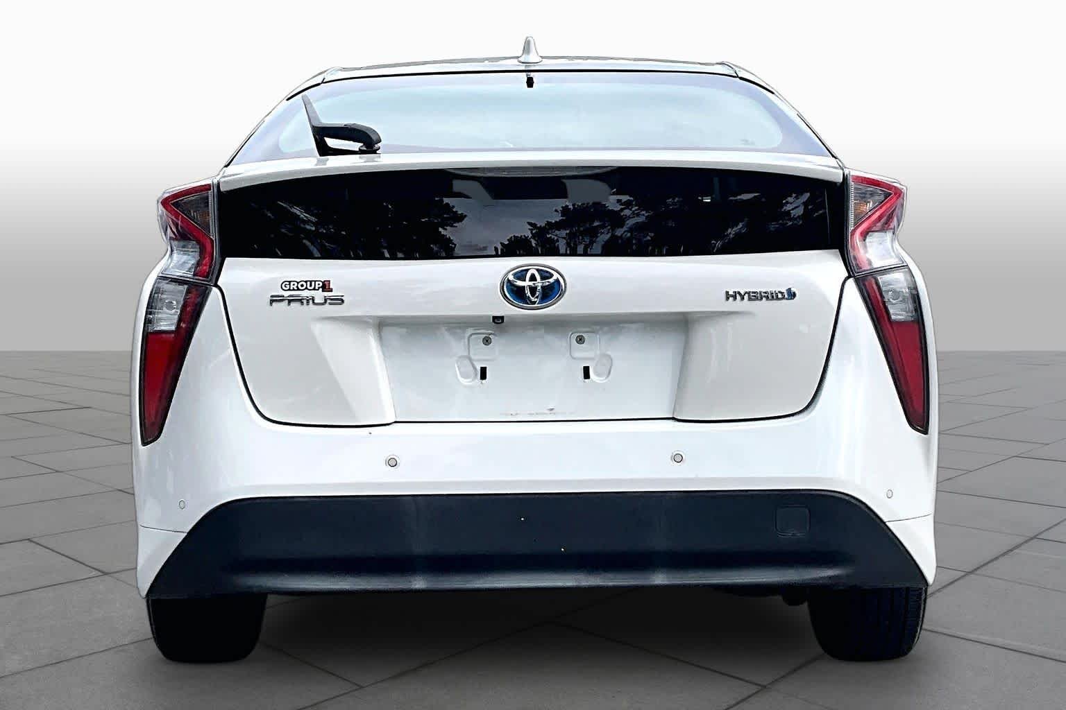 Used 2017 Blizzard Pearl Toyota Two image 5