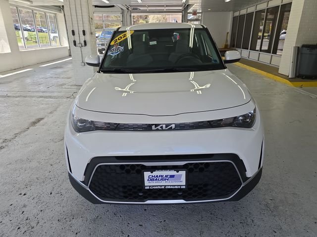 Used 2025  Kia LX image 8