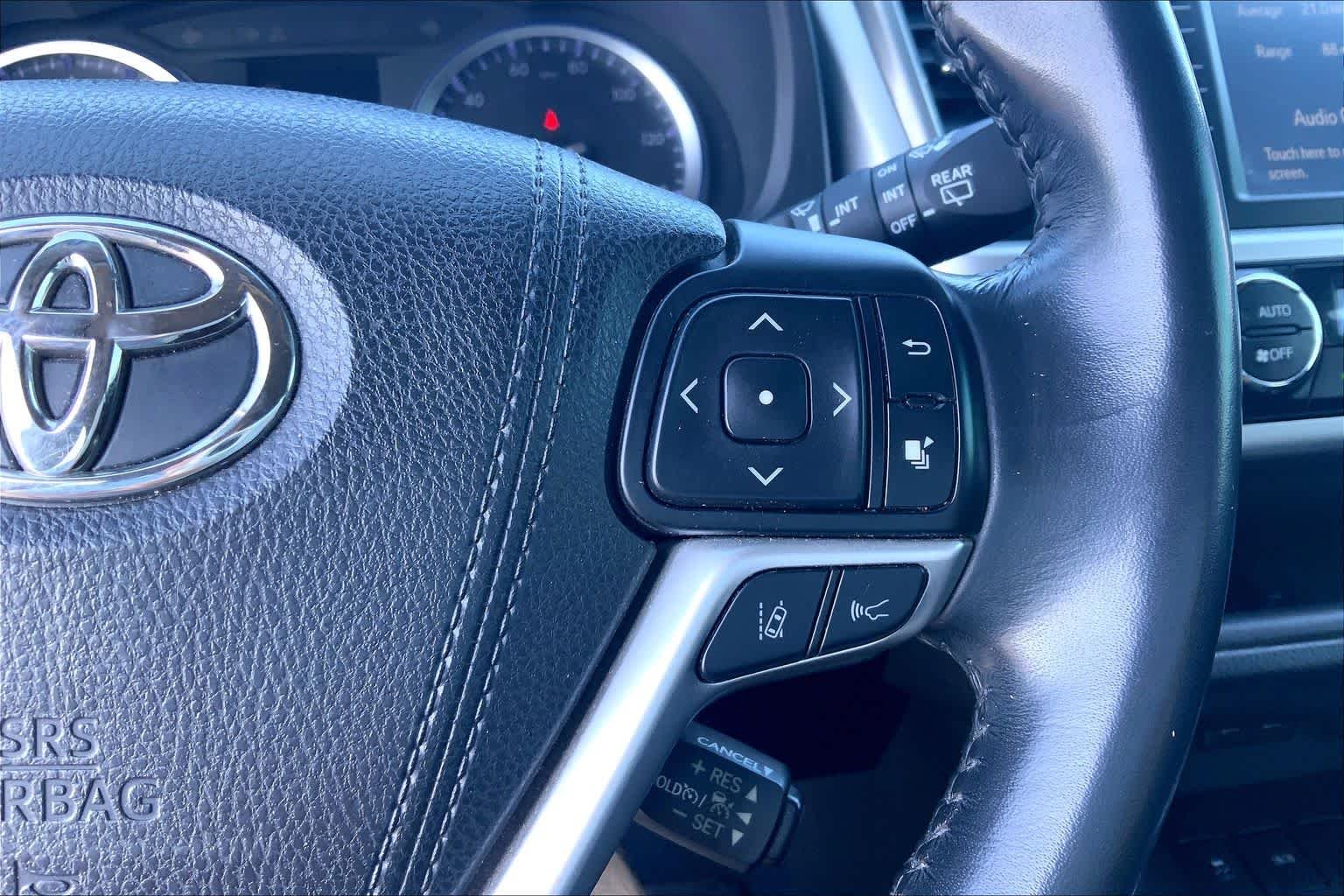 Used 2018 Midnight Black Metallic Toyota XLE image 25