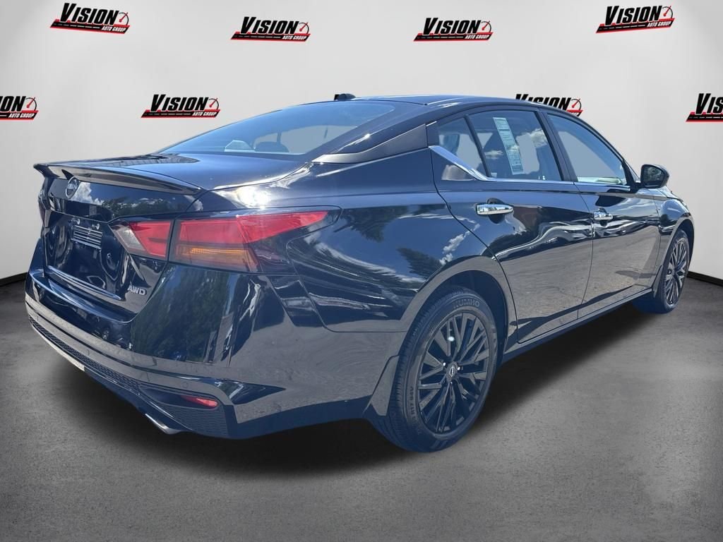 Used 2025 Black Nissan 2.5 SV image 5