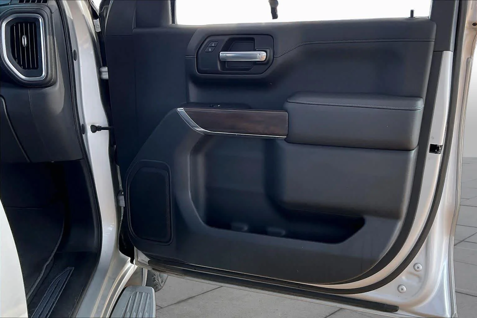 Used 2019 Quicksilver Metallic GMC SLT image 21