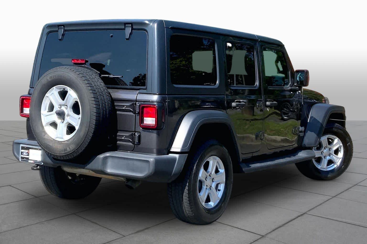 Used 2018 Granite Crystal Metallic Clearcoat Jeep Sport S image 13