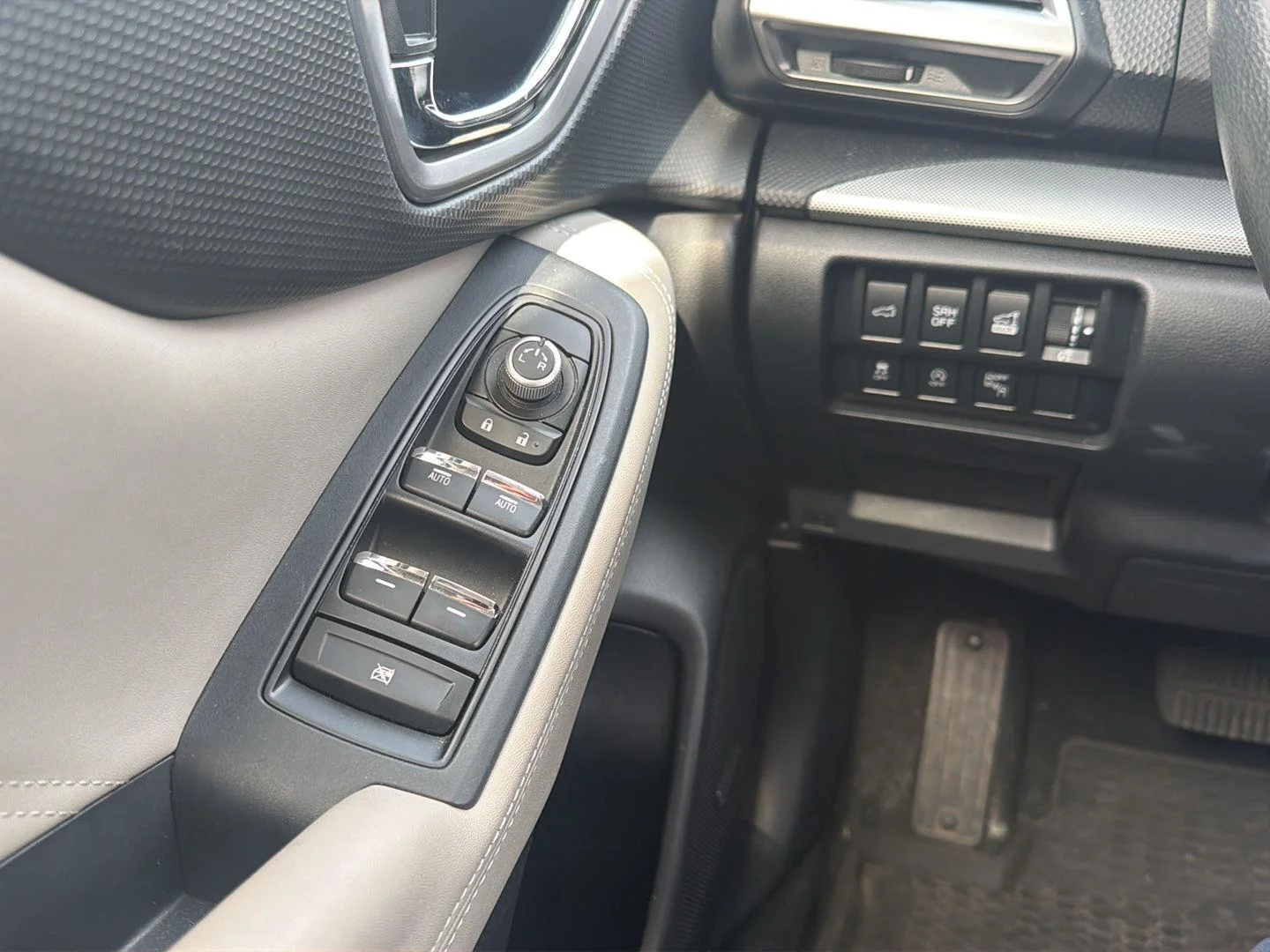Used 2021 Crystal White Pearl Subaru Limited image 14