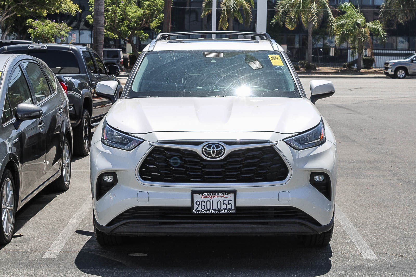 Used 2020 Blizzard Pearl Toyota XLE image 2