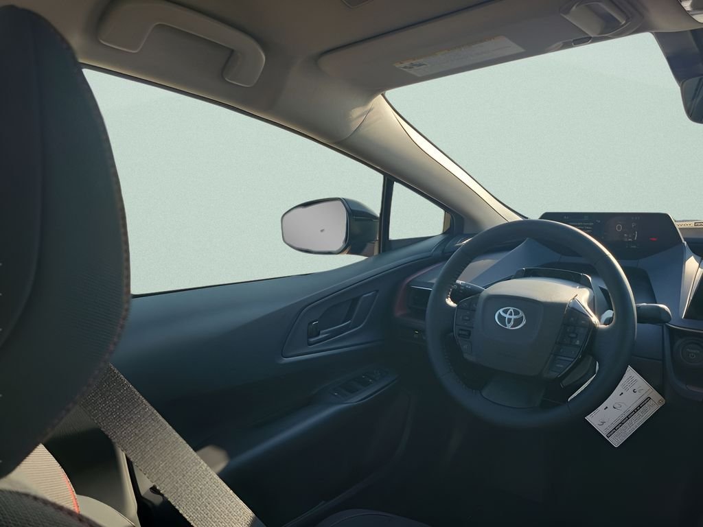 2026 Toyota Prius Plug-in Hybrid SE - Photo 15