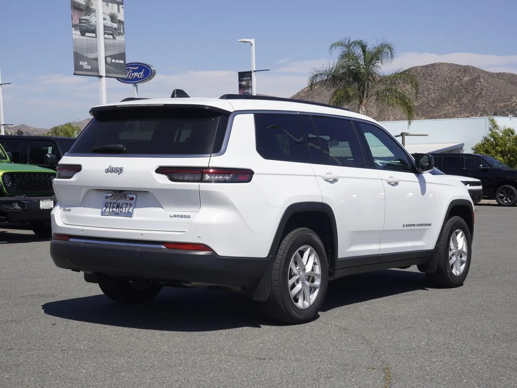 Used 2025 White Jeep Laredo image 2