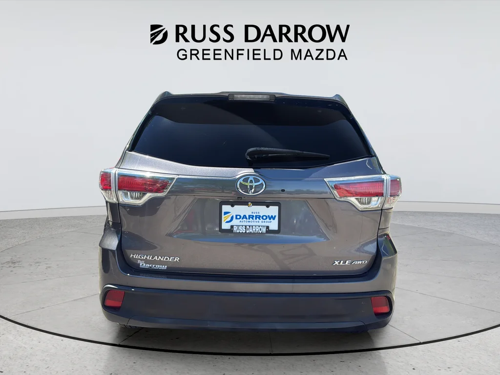 Used 2016 Gray Toyota XLE V6 image 4