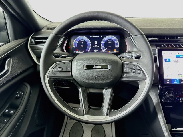 New 2027 High-Gloss Black Paint Jeep Laredo X image 11