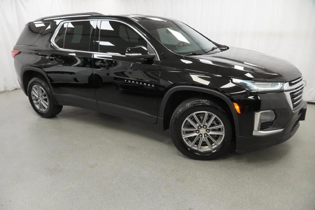Used 2023 MOSAIC BLACK METALLIC Chevrolet LT Leather image 5