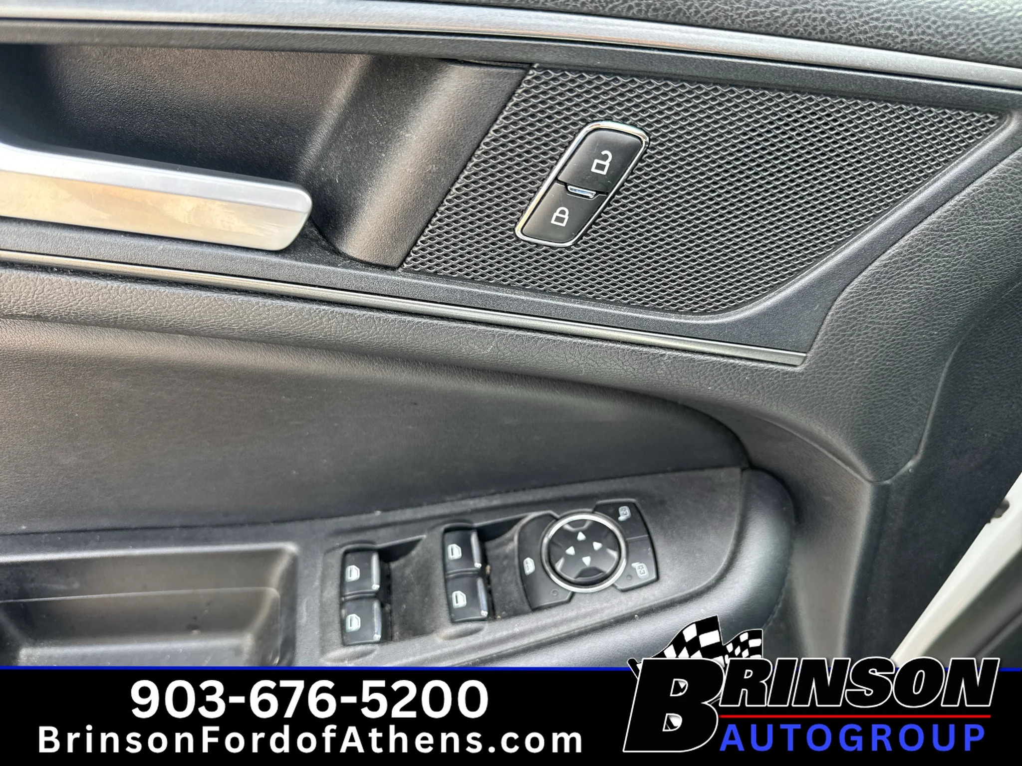 Used 2021 Oxford White Ford SE image 14