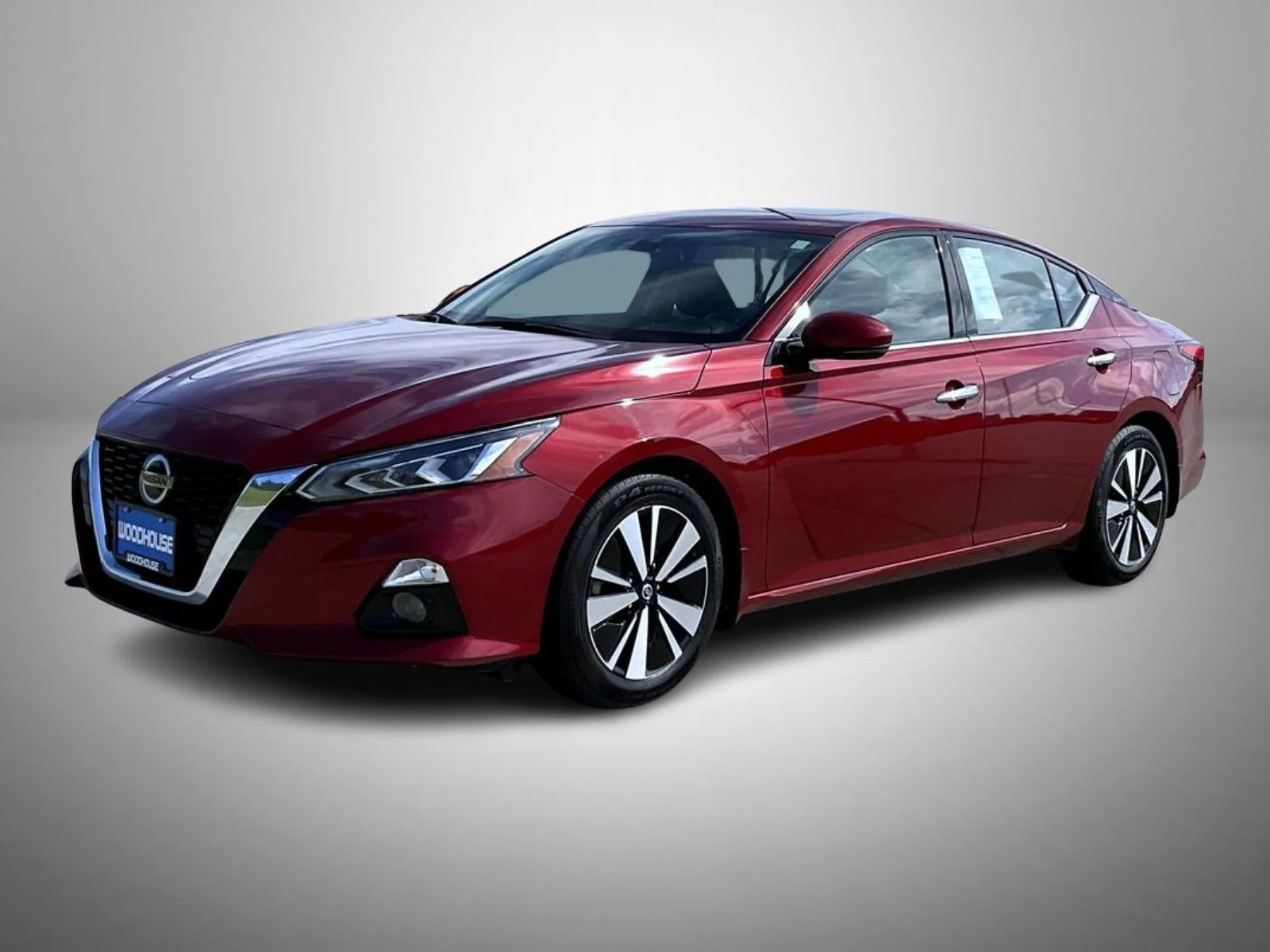 Used 2022 Red Nissan 2.5 SL image 1