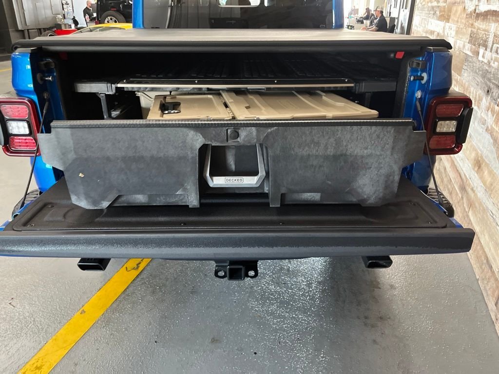 Used 2024 Blue Pearl Jeep Rubicon image 16