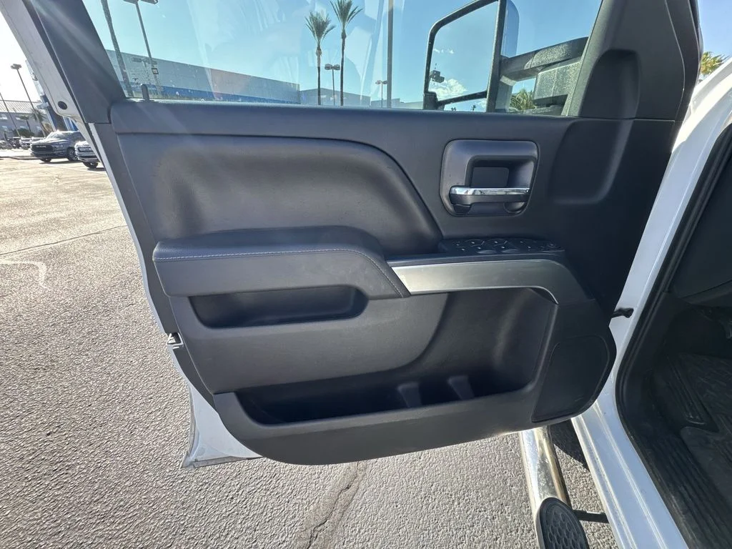 Used 2017 White Chevrolet LT image 21