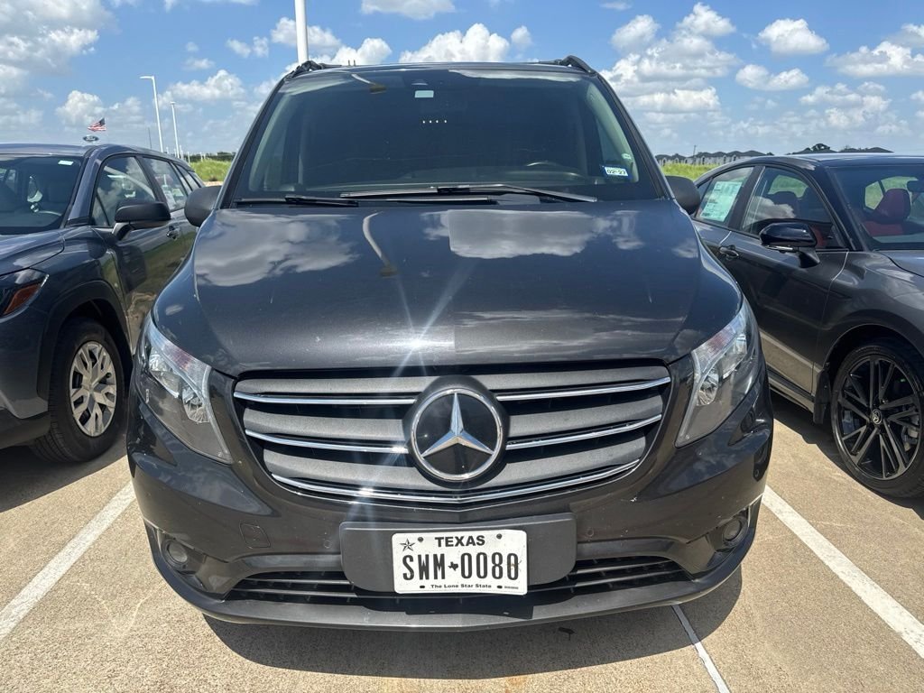 Used 2022  Mercedes-Benz Cargo image 9