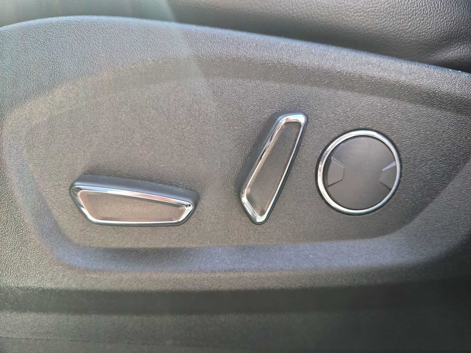 Used 2019 Magnetic Metallic Ford Titanium image 17