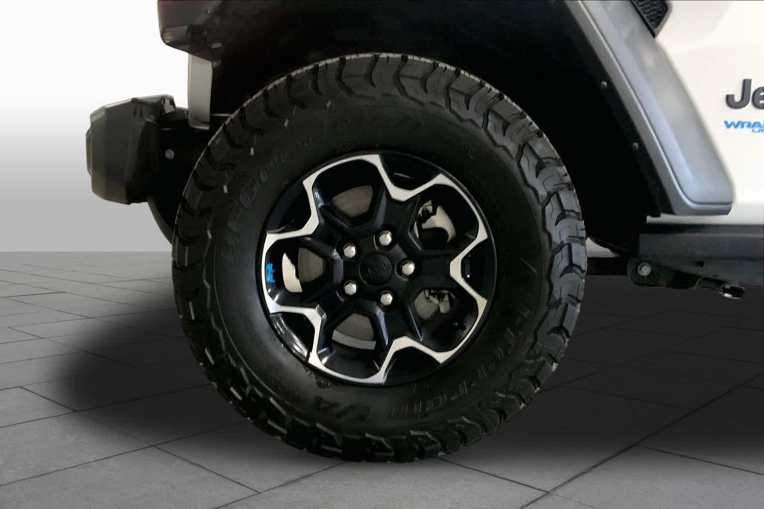 Used 2022 Bright White Clearcoat Jeep Unlimited Rubicon image 11