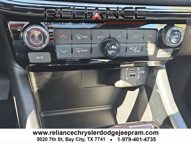 New 2026 Bright White Clearcoat Jeep Latitude image 26