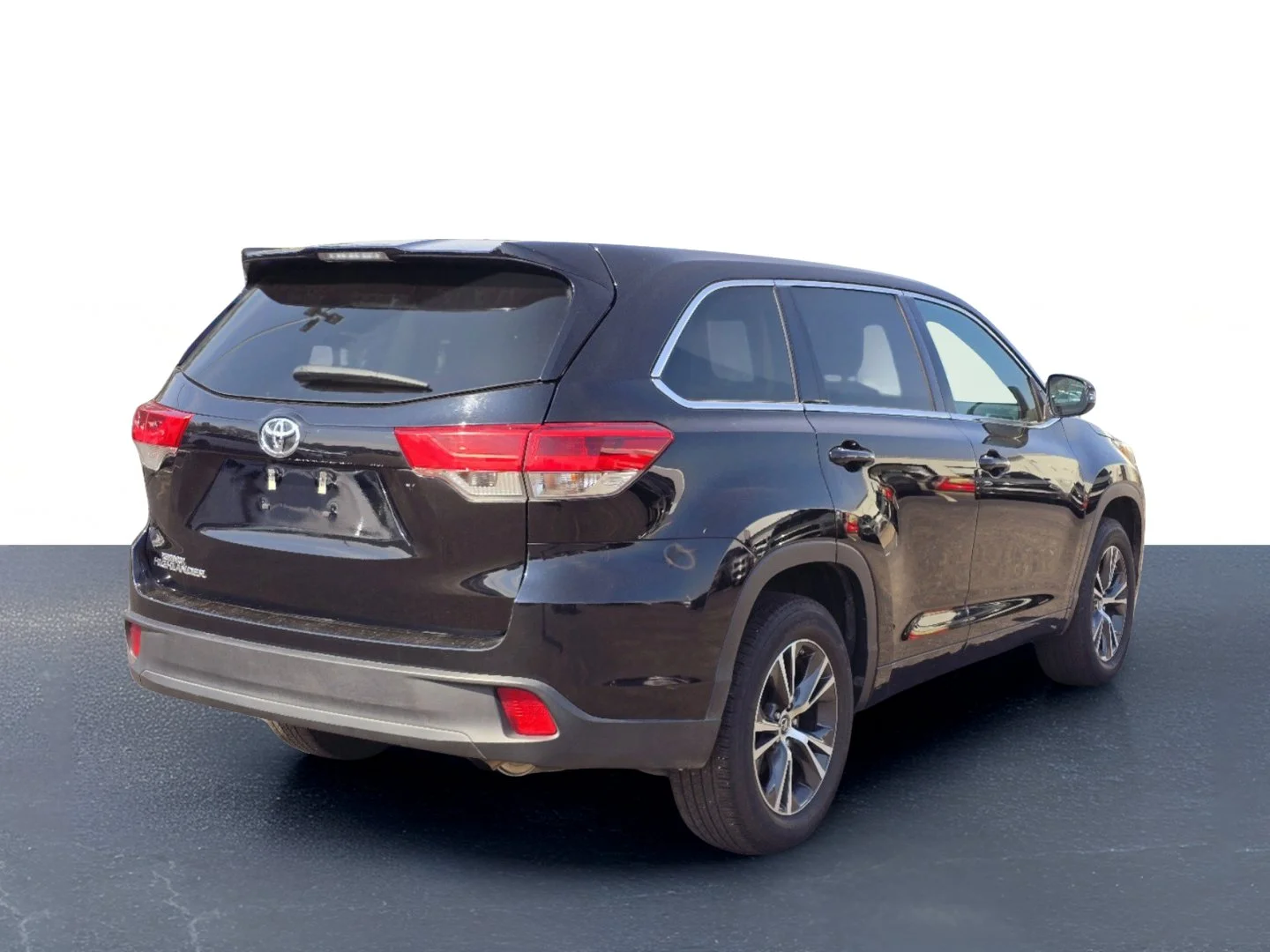 Used 2018 Midnight Black Metallic Toyota LE image 5