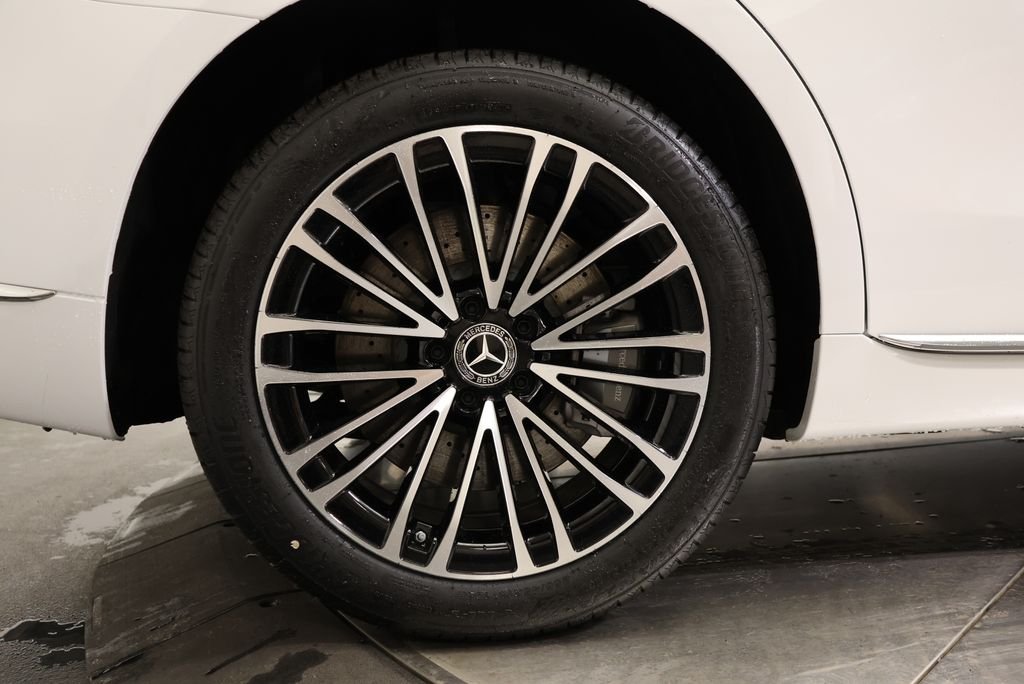 New 2026 MANUFAKTUR Moonlight White Metallic Mercedes-Benz S 580 image 13