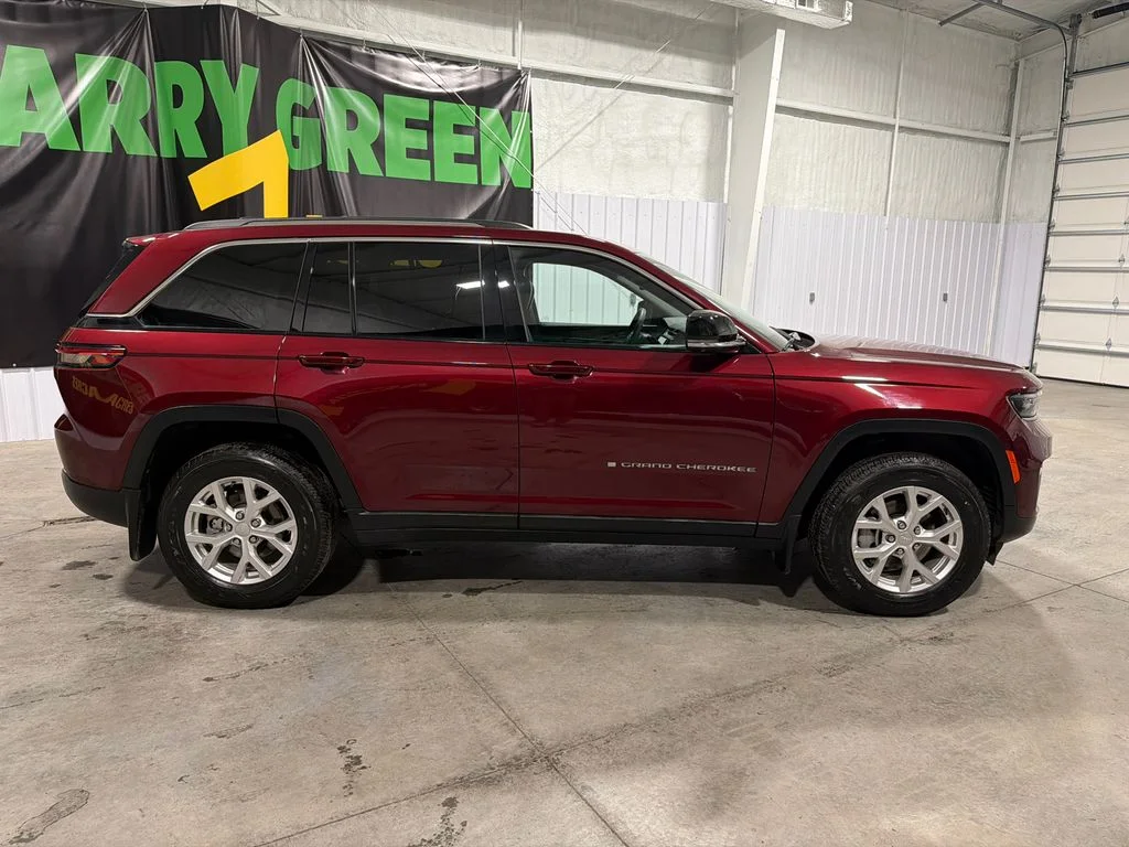 Used 2023 Velvet Red Pearlcoat Jeep Limited image 4