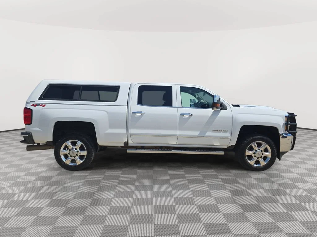 Used 2018 SUMMIT WHITE Chevrolet LTZ image 8