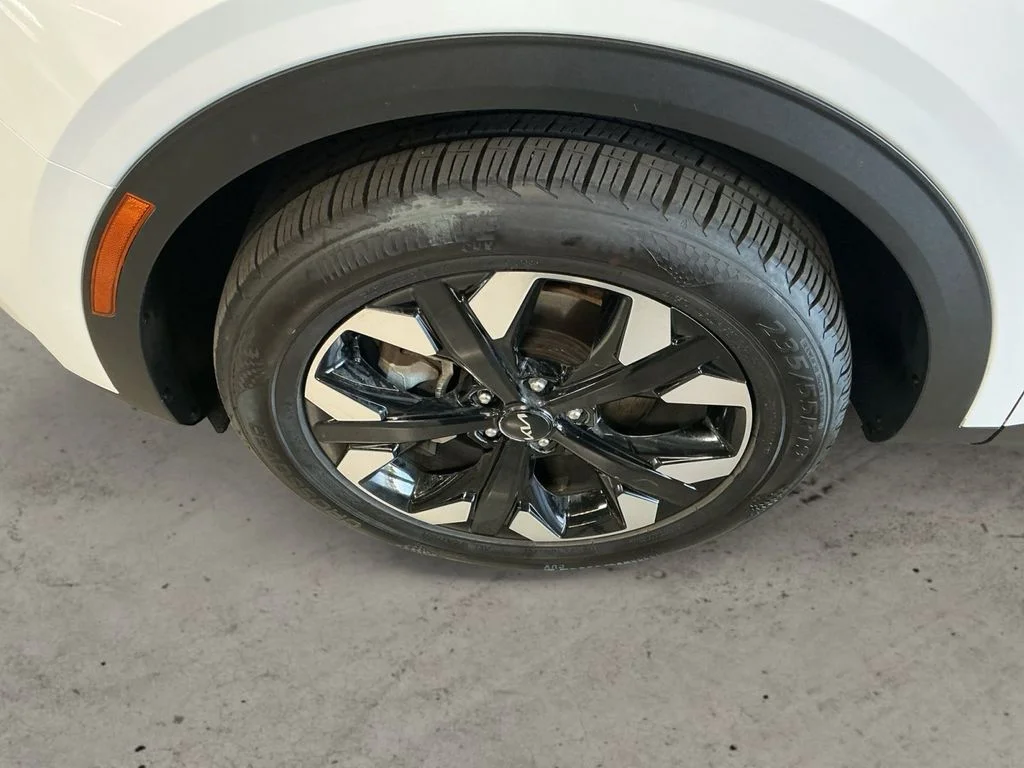 Used 2023 White Kia X-Line image 13