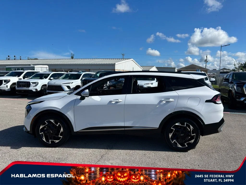 Used 2025 White Kia SX-Prestige image 8