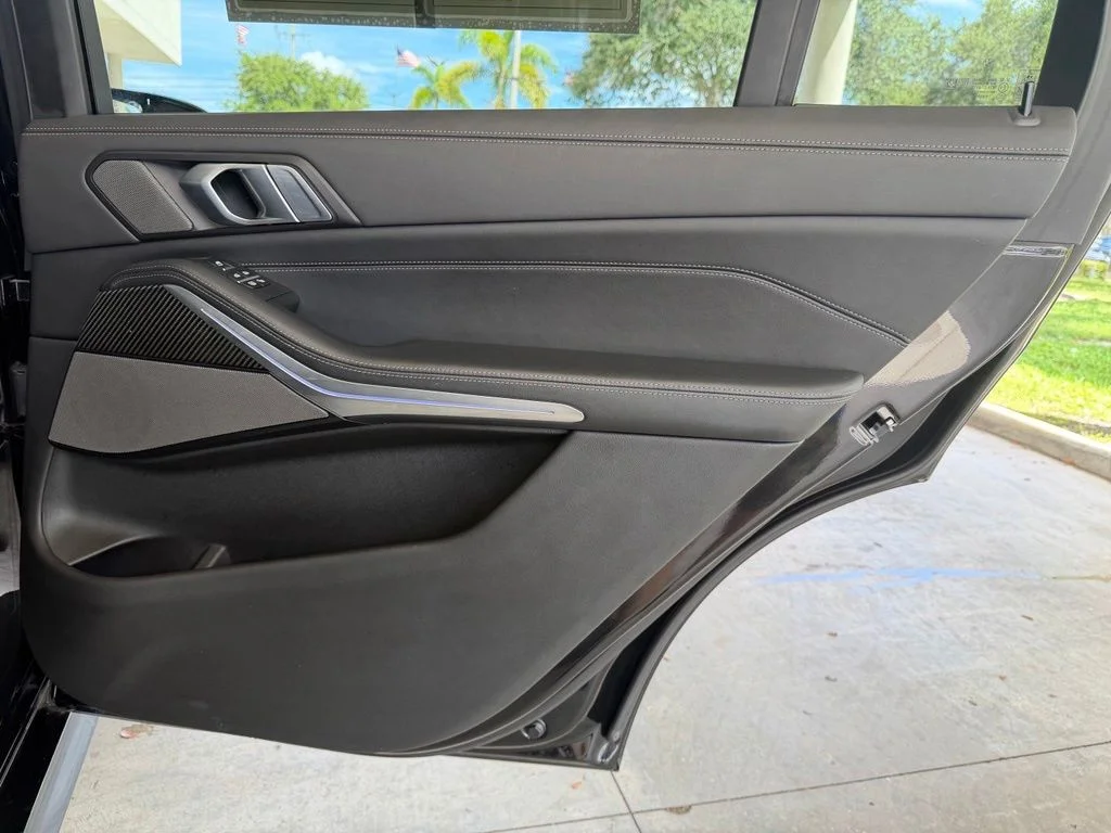 Used 2026 Black BMW M60i image 32