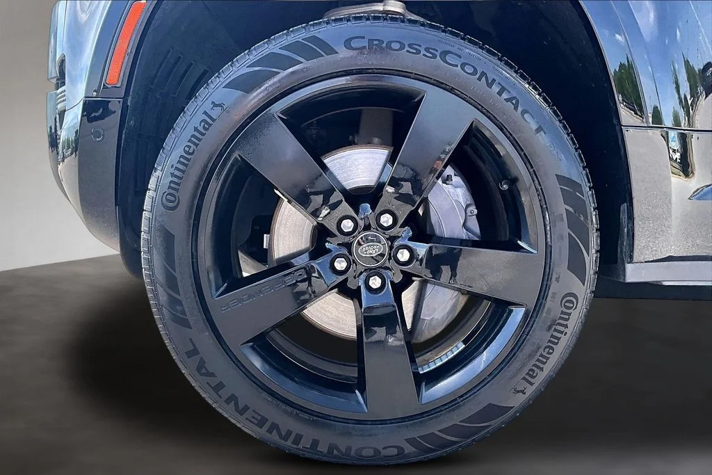 Used 2022 Black Land Rover S image 8