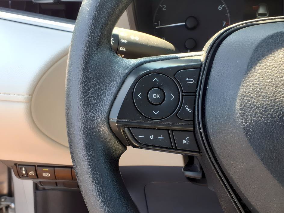 Used 2023 Sonic Silver Toyota L image 28