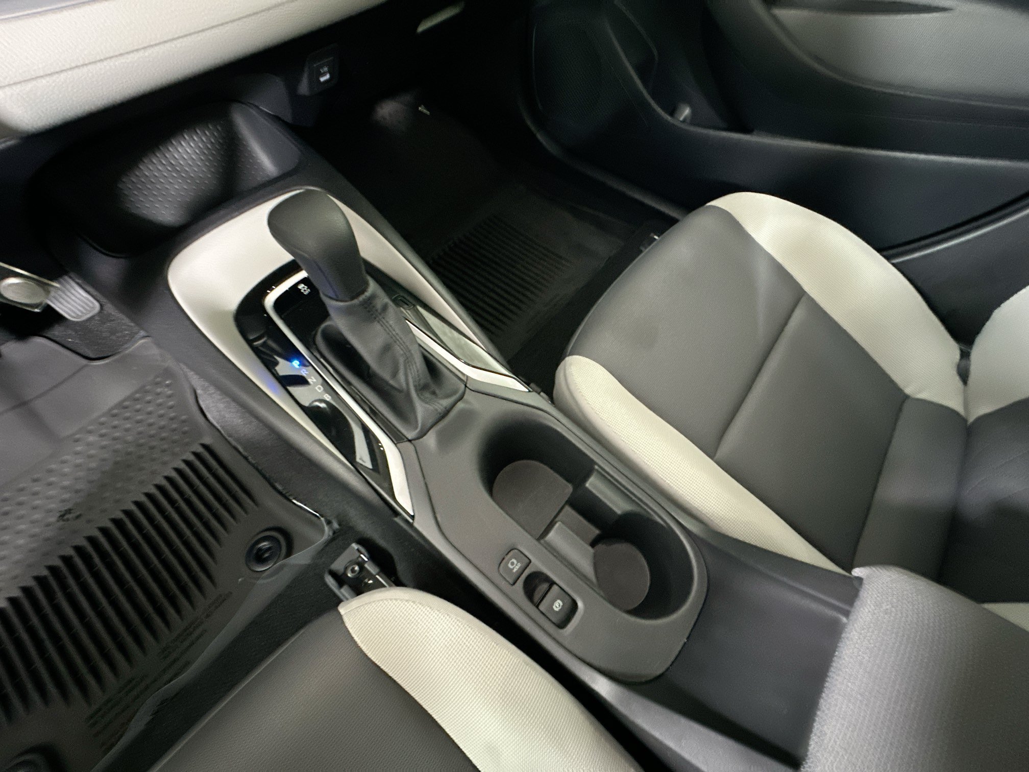 Certified Used 2025 Ice Toyota LE image 21