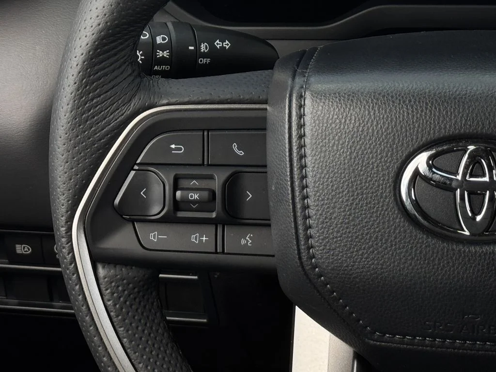 Used 2025  Toyota Limited image 15