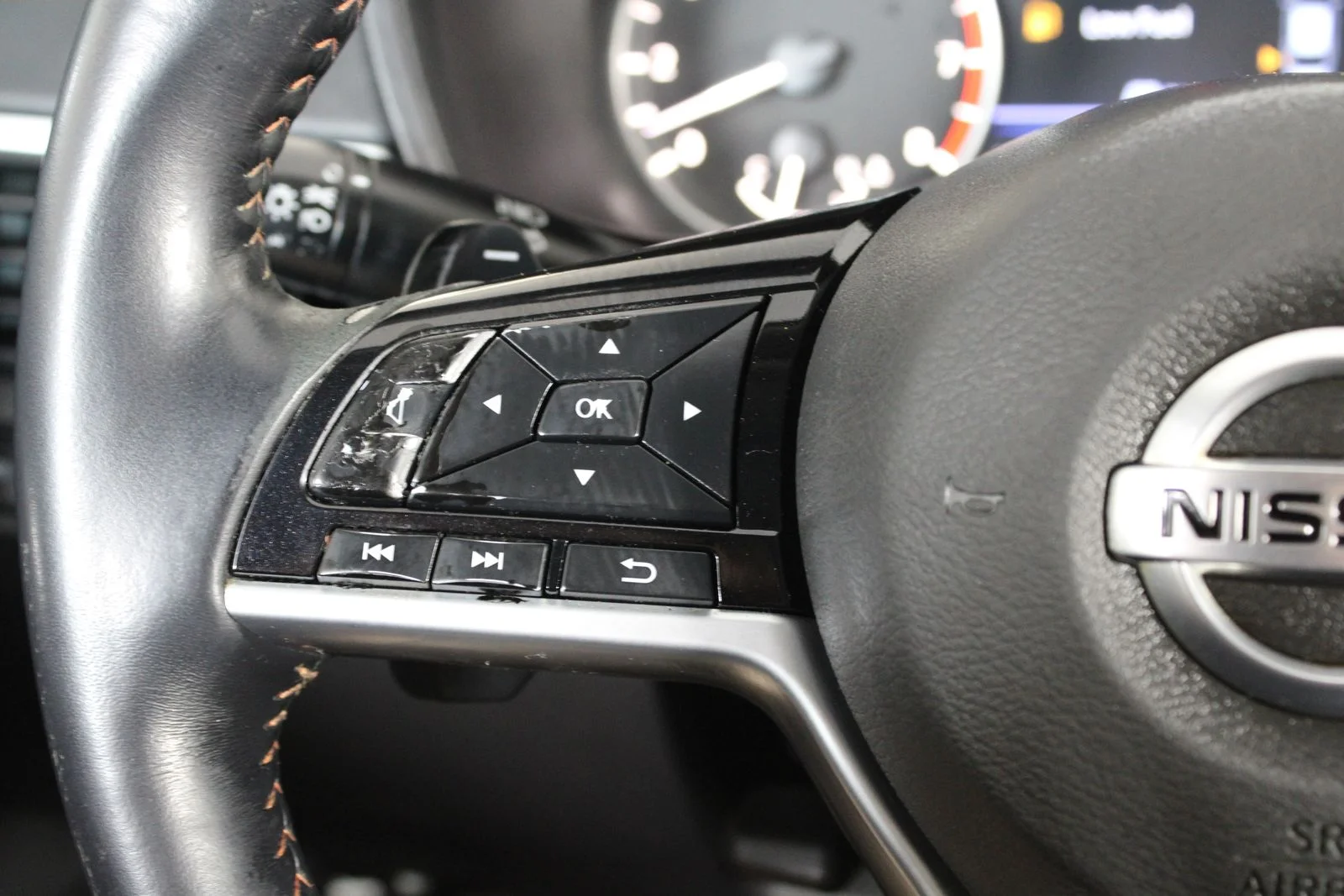 Used 2019 Black Nissan 2.5 SR image 31